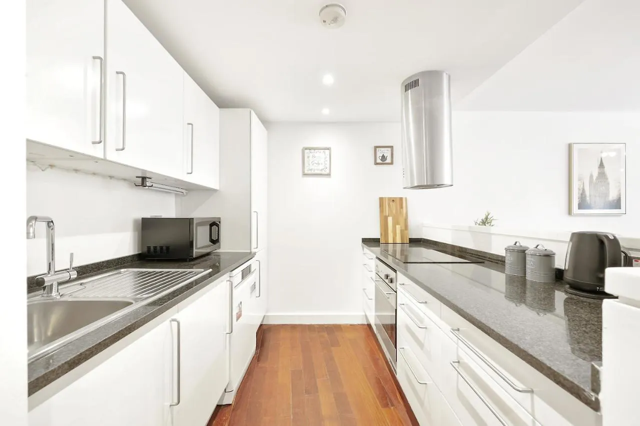 2 Bedroom Apartment Short Term Rental & Flexible Renting Shoreditch With Free Wifi & Balcony London