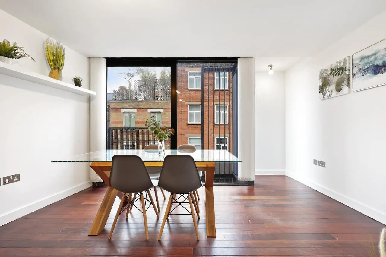 2 Bedroom Apartment Short Term Rental & Flexible Renting Shoreditch With Free Wifi & Balcony London